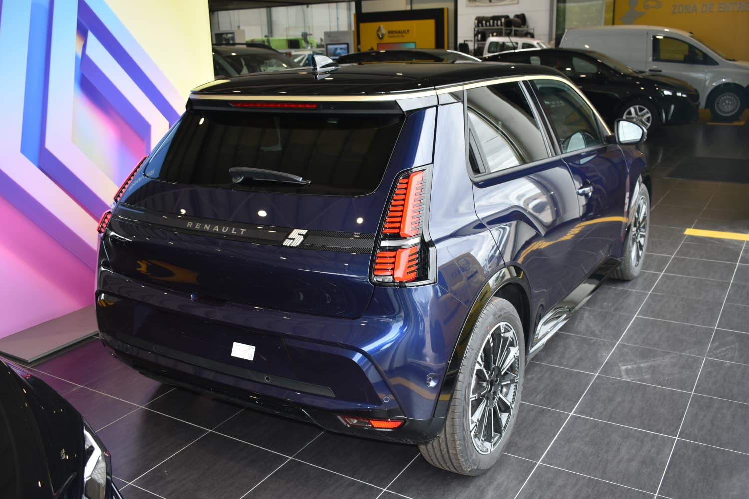 Renault 5 E-TECH ICONIC CINQ 150CV miniatura 4